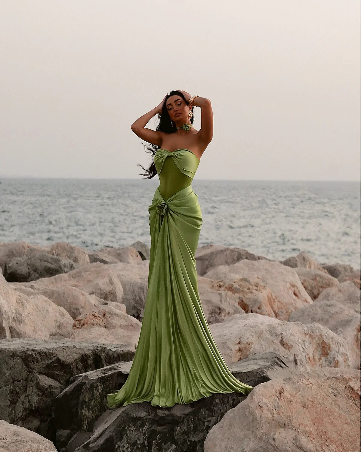 Robe verte à plis