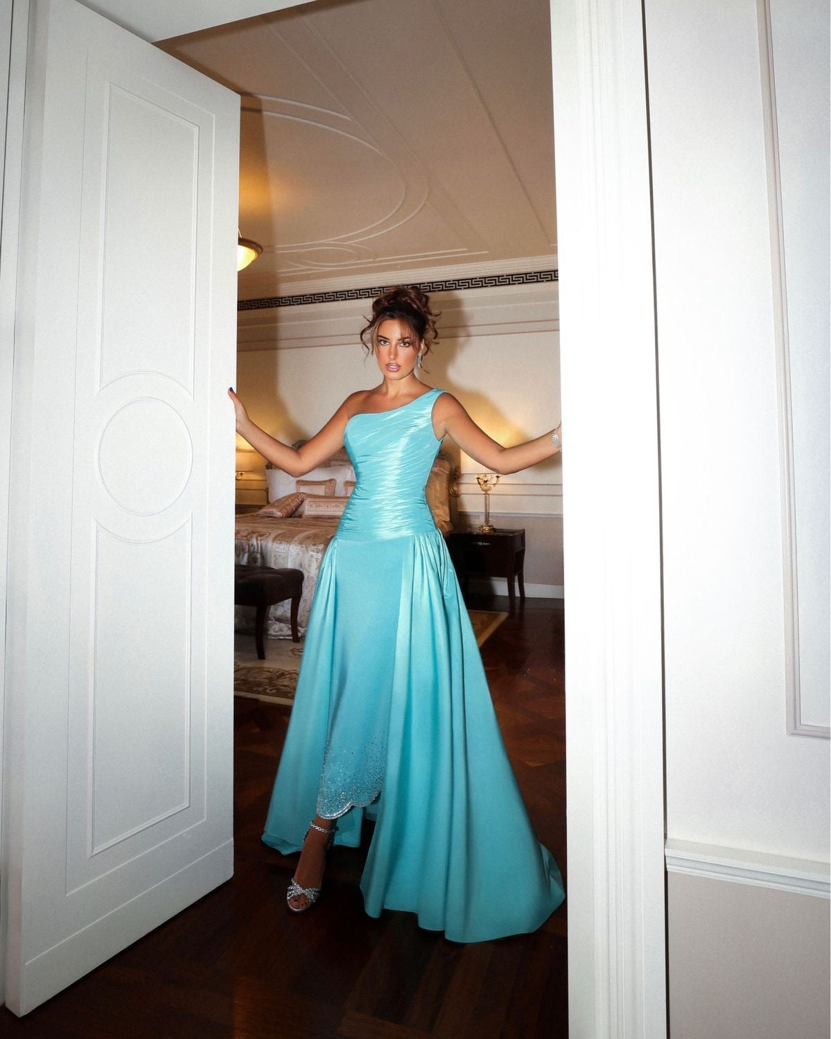 Robe bleue details brodées