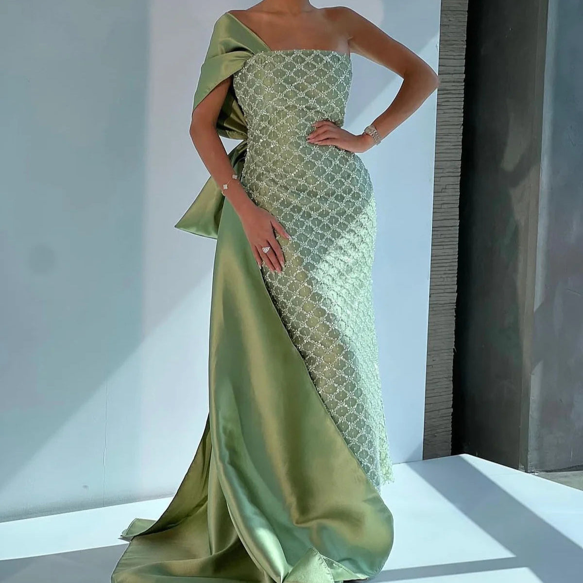 Robe verte manche asymétrique