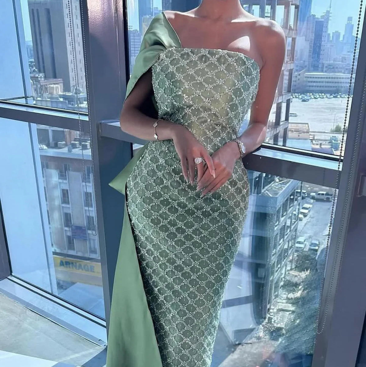 Robe verte manche asymétrique