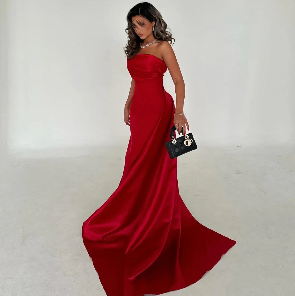 Robe Rouge Élégante avec Traîne