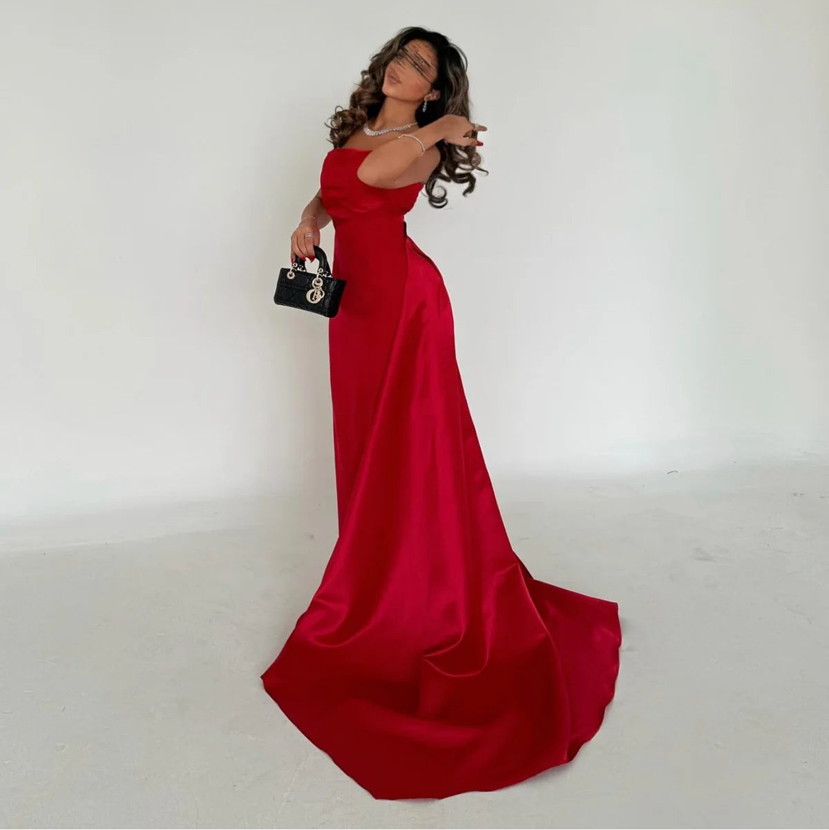 Robe Rouge Élégante avec Traîne