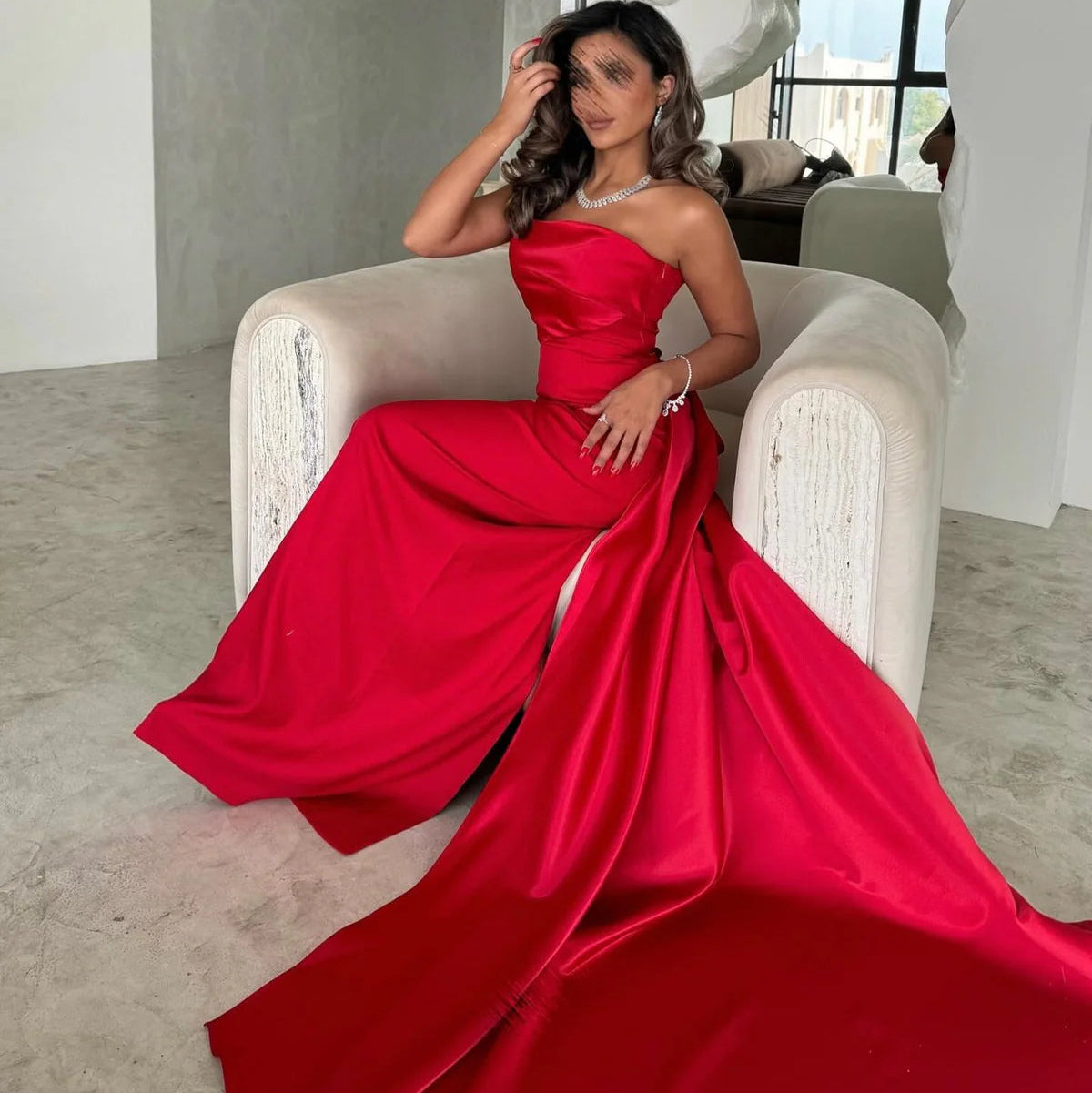 Robe Rouge Élégante avec Traîne