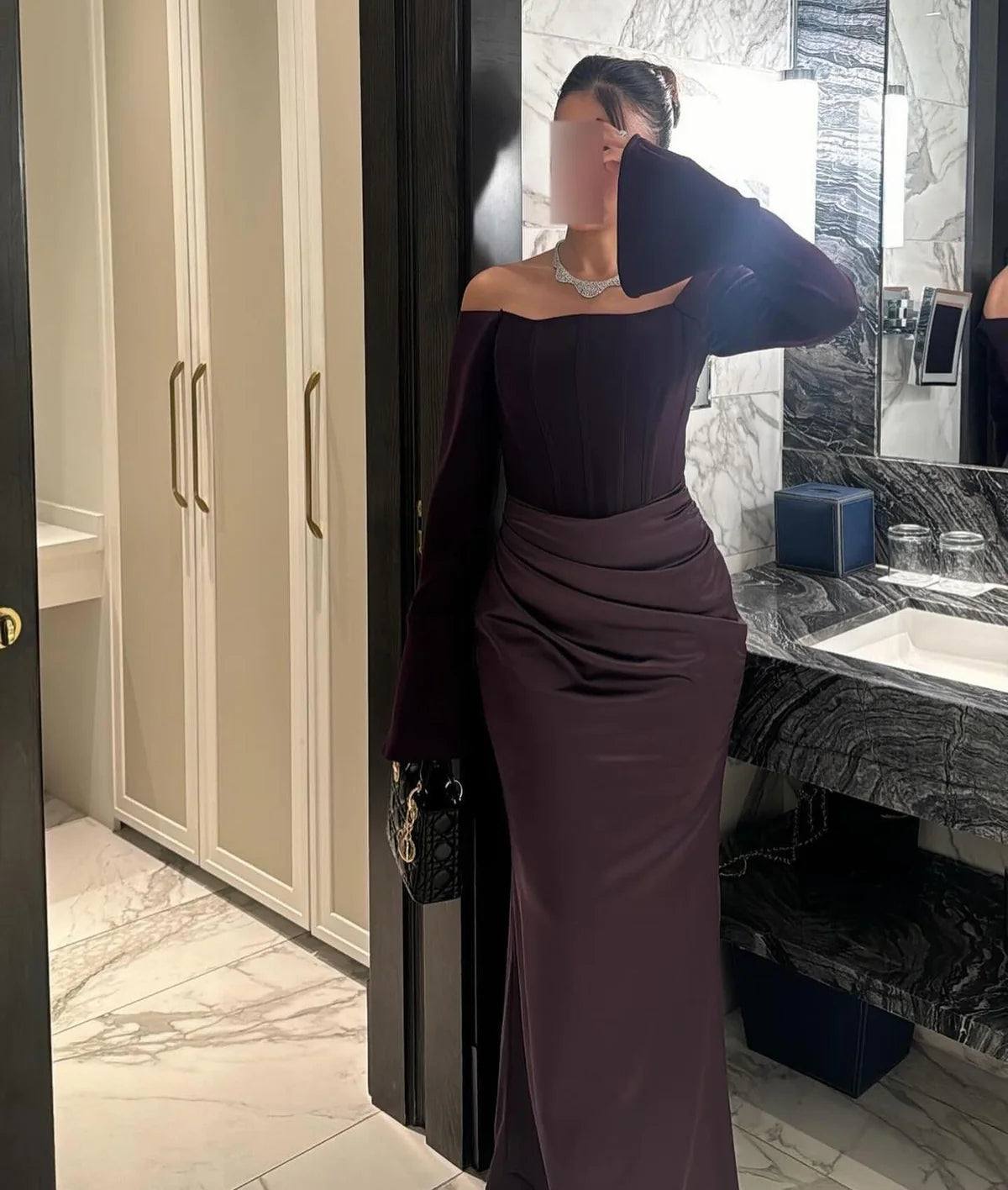 Robe off Shoulder marron