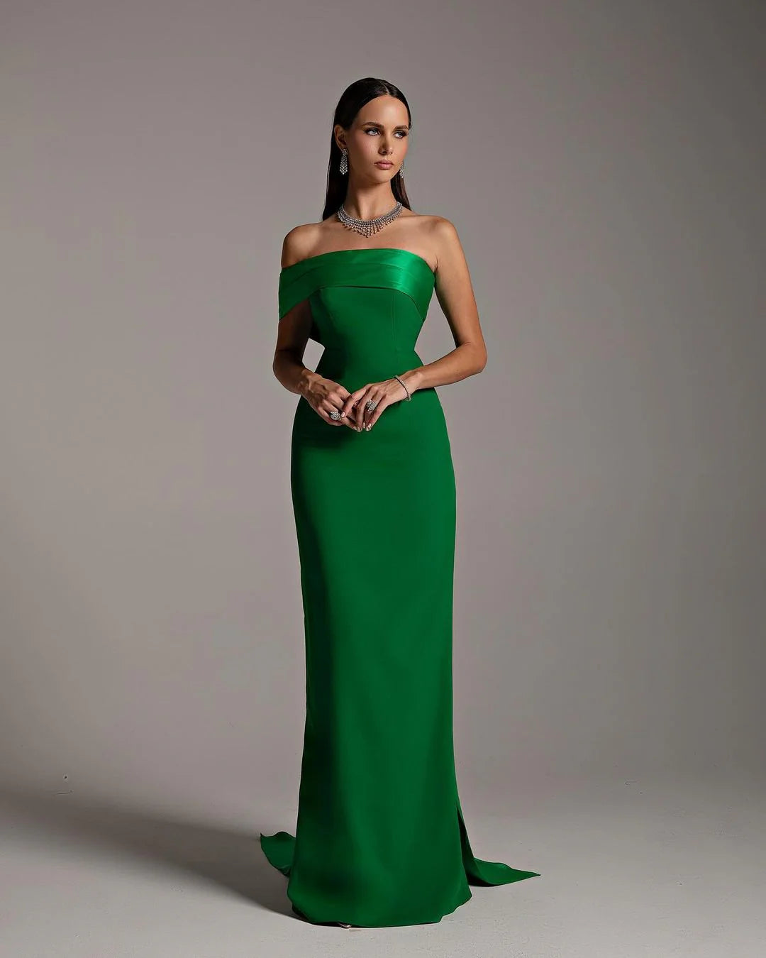 Robe verte manches asymétriques