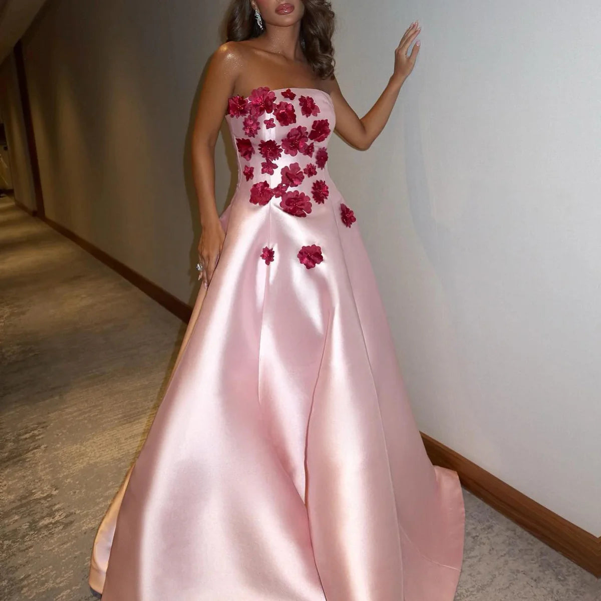 Robe bustier rose détails fleuris