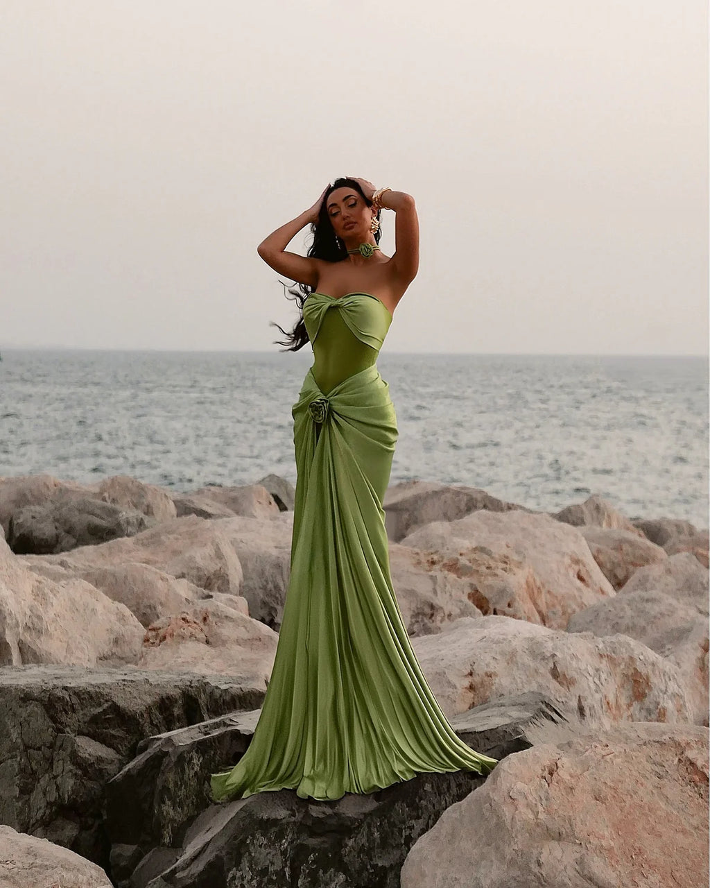 Robe verte à plis