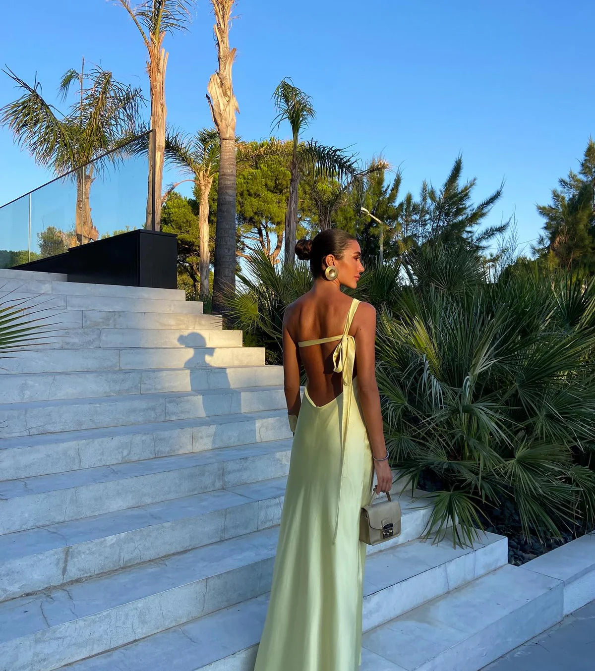 Robe satin asymétrique