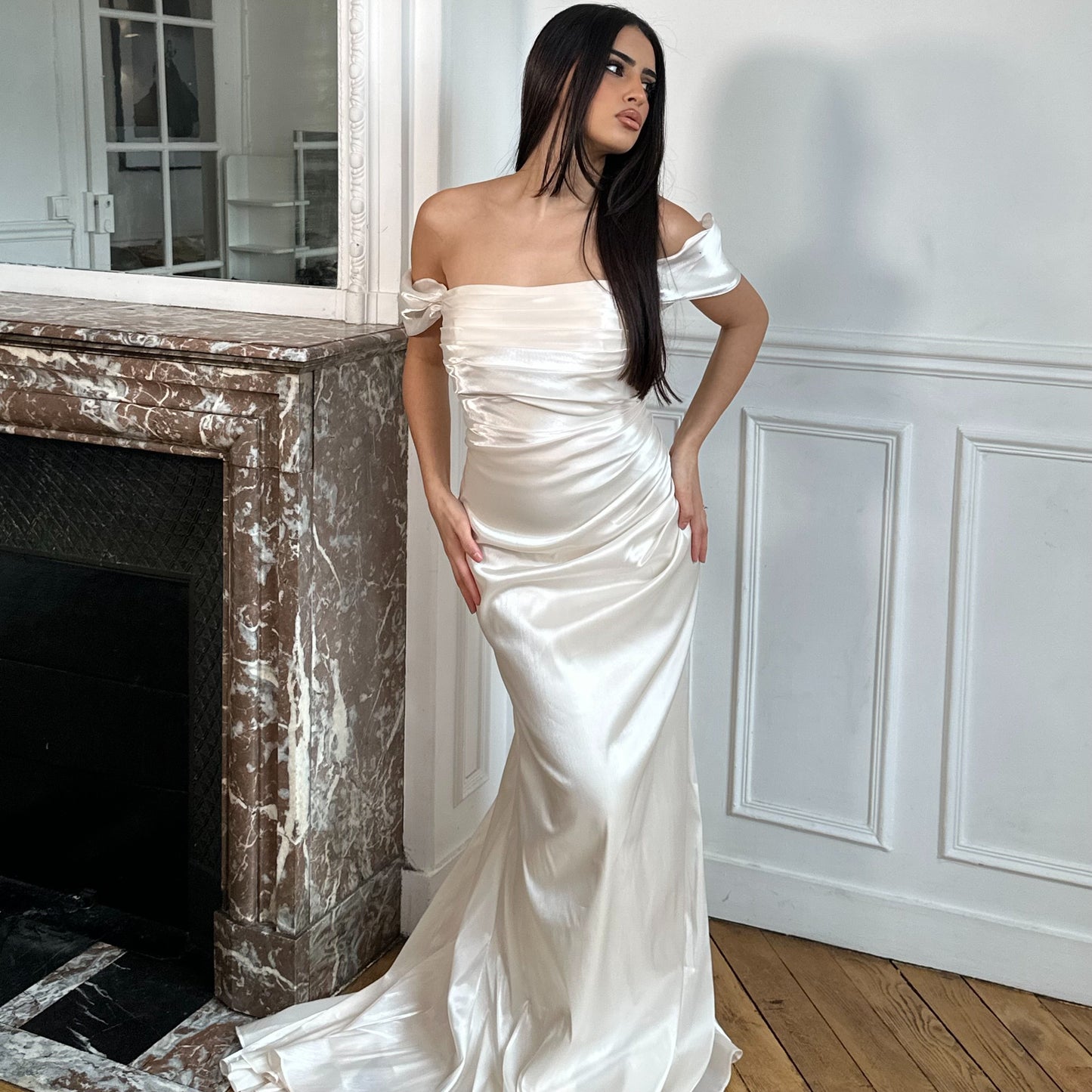 Robe de Soirée en Satin avec Traîne Élégante
