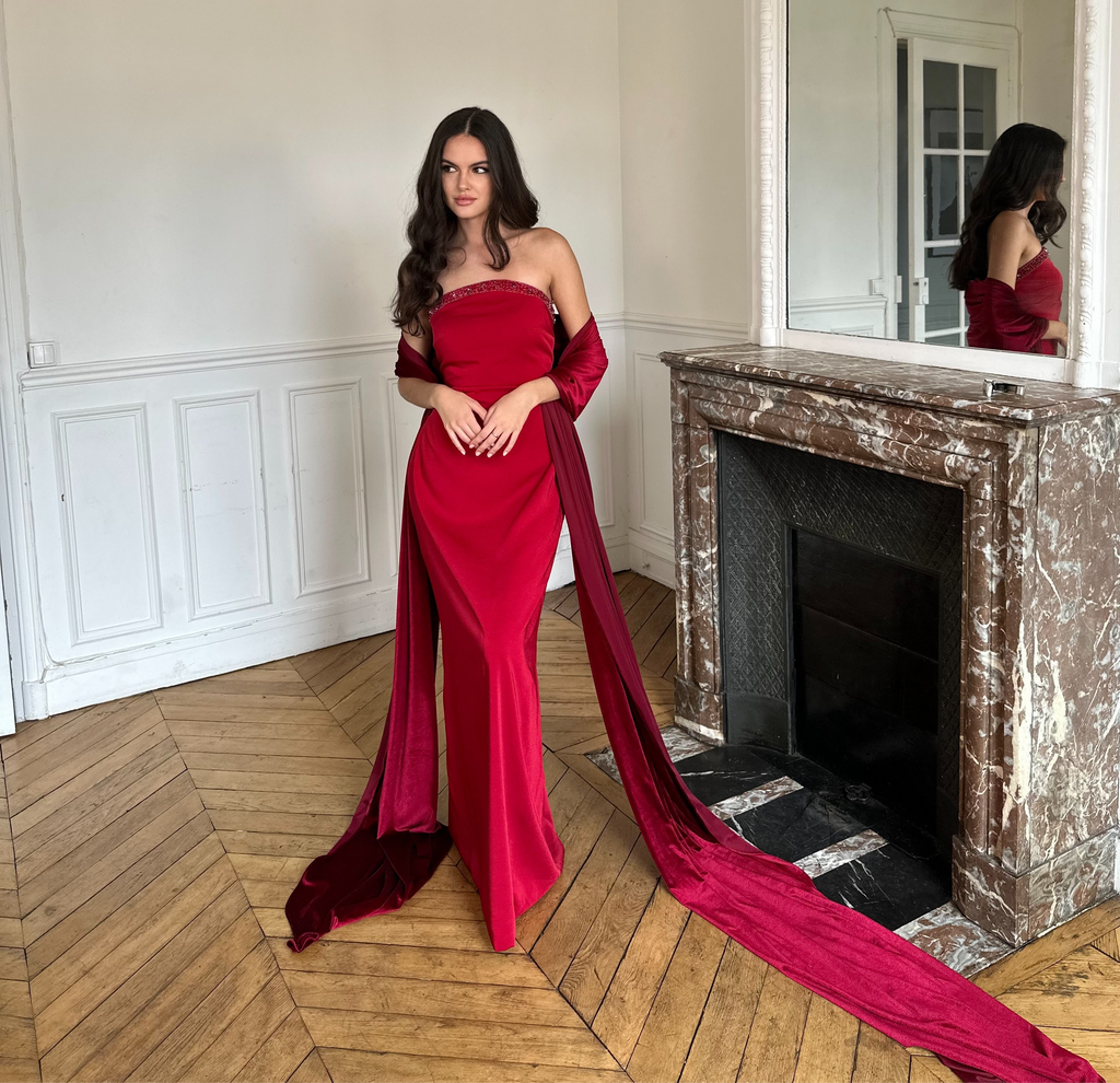 Robe de soirée en satin épais rouge vin