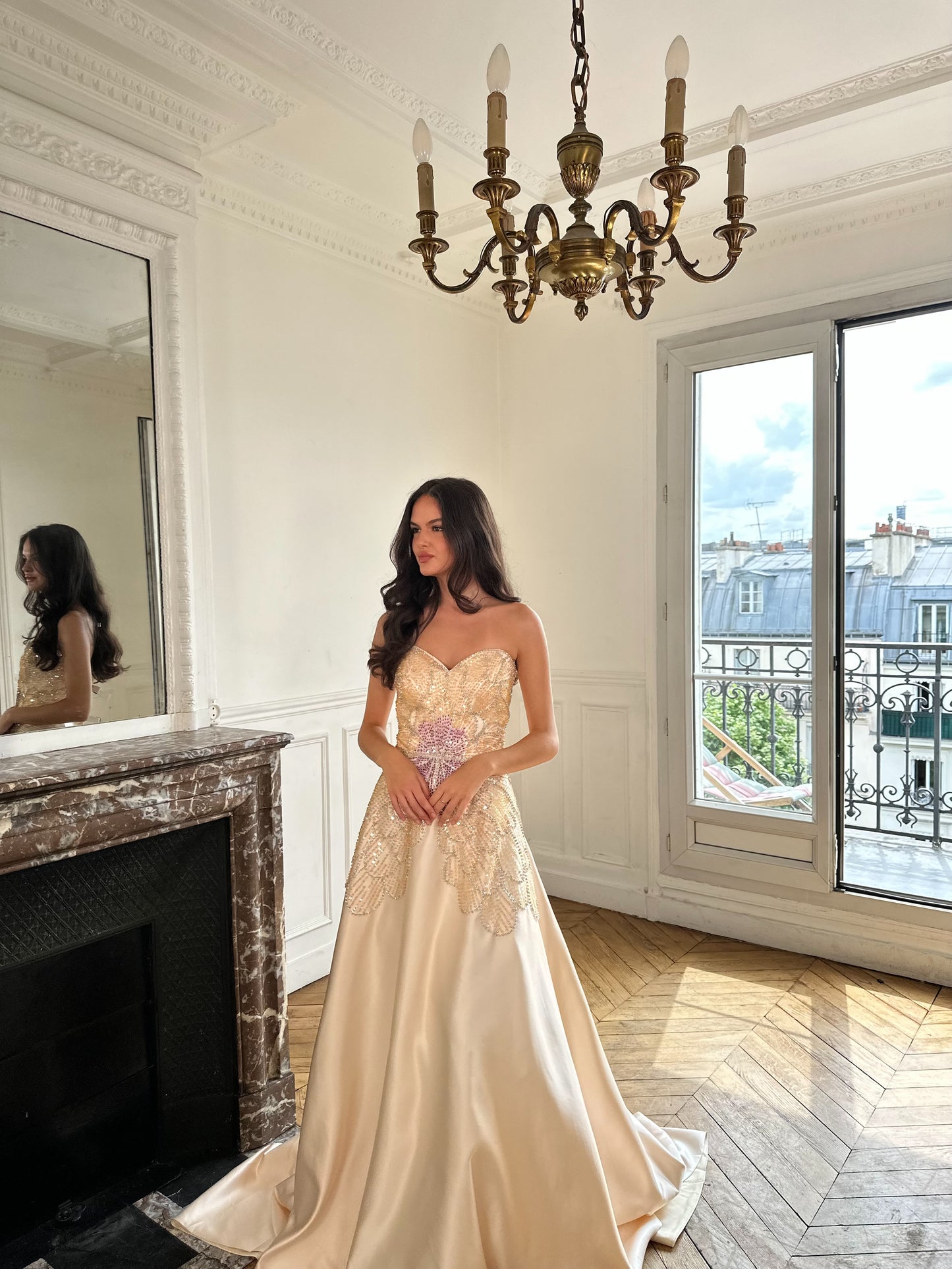 Robe Élégante avec Broderies Florales