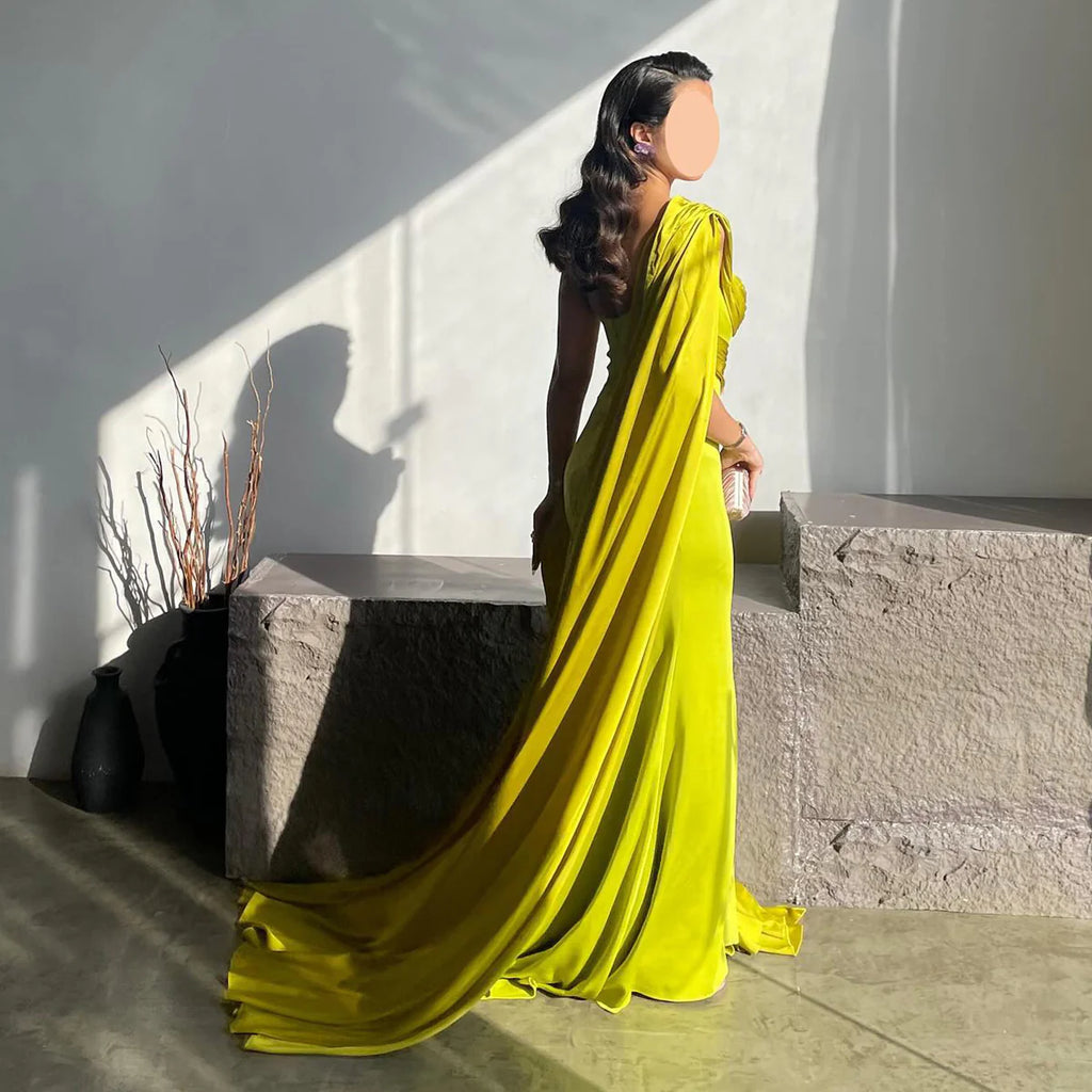 Robe jaune asymétrique