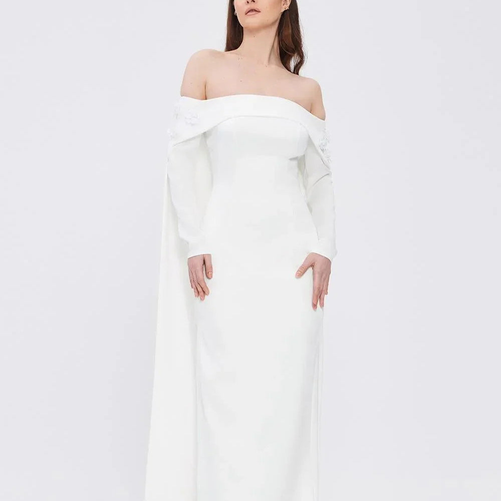 Robe avec manches longues et détails floraux