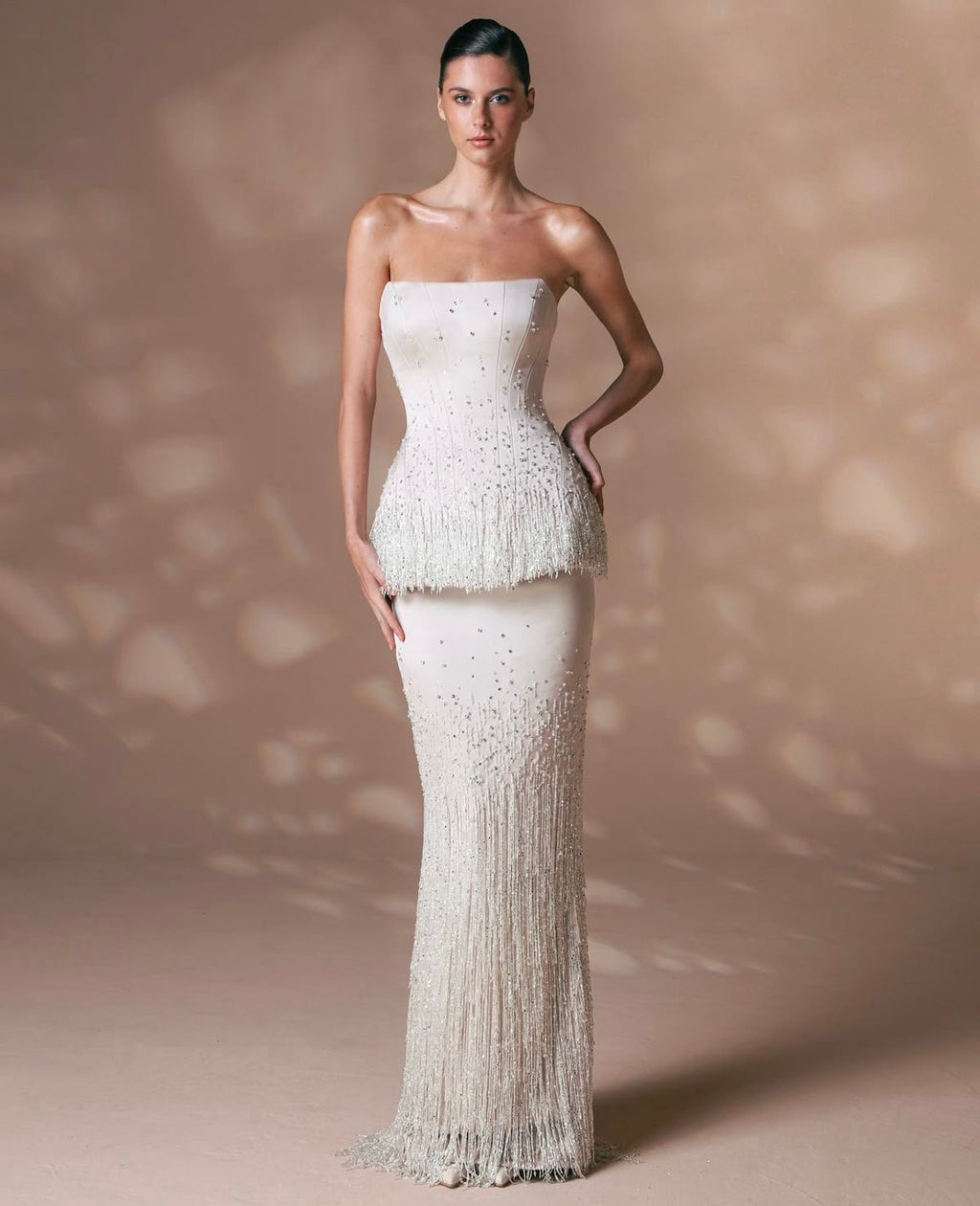Robe Blanche Bustier avec Franges Argentées et Détails Cristal