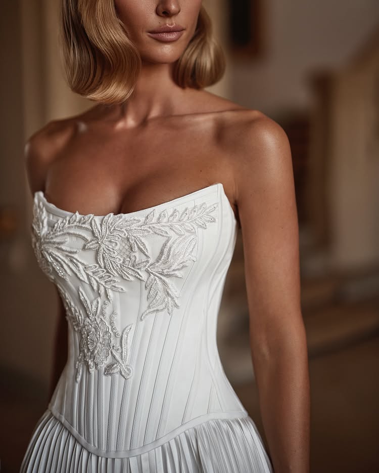 Robe bride brodée en satin
