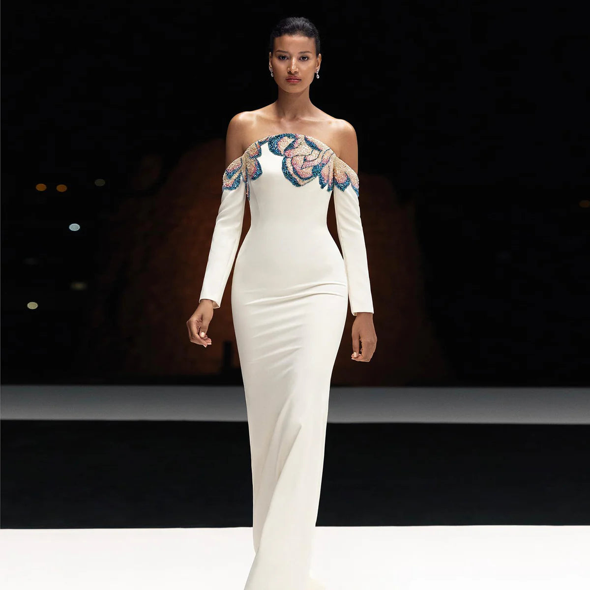 Robe blanche brodée