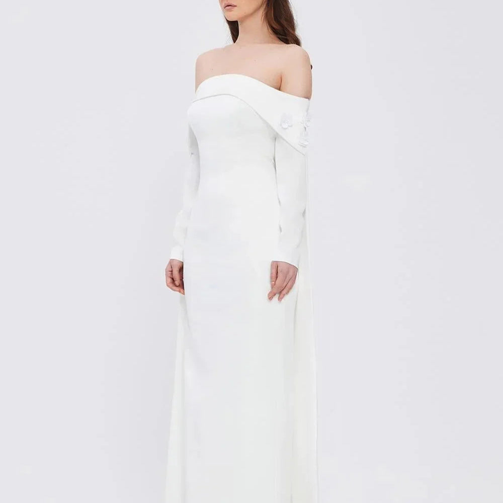 Robe avec manches longues et détails floraux