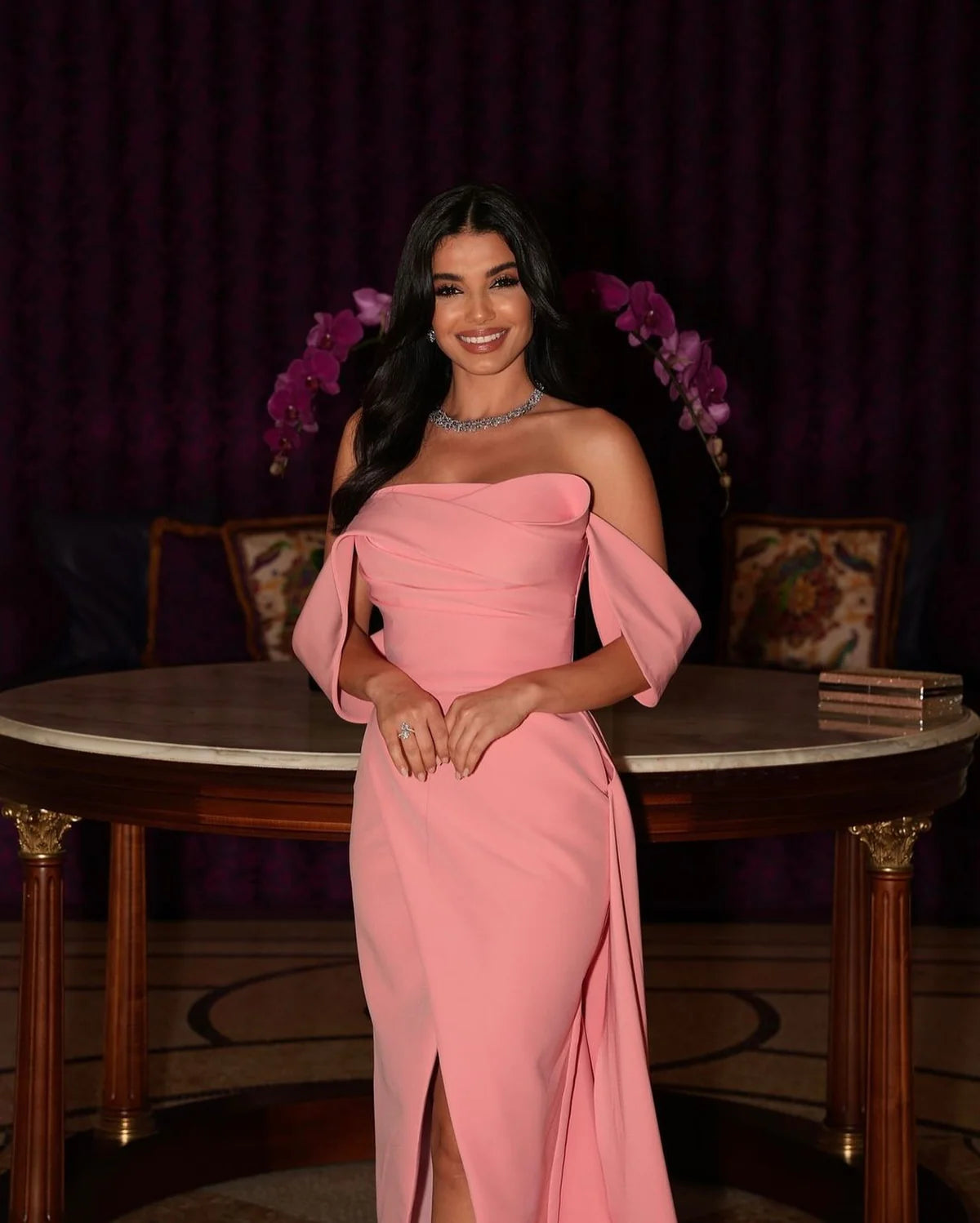Robe rose manches tombantes