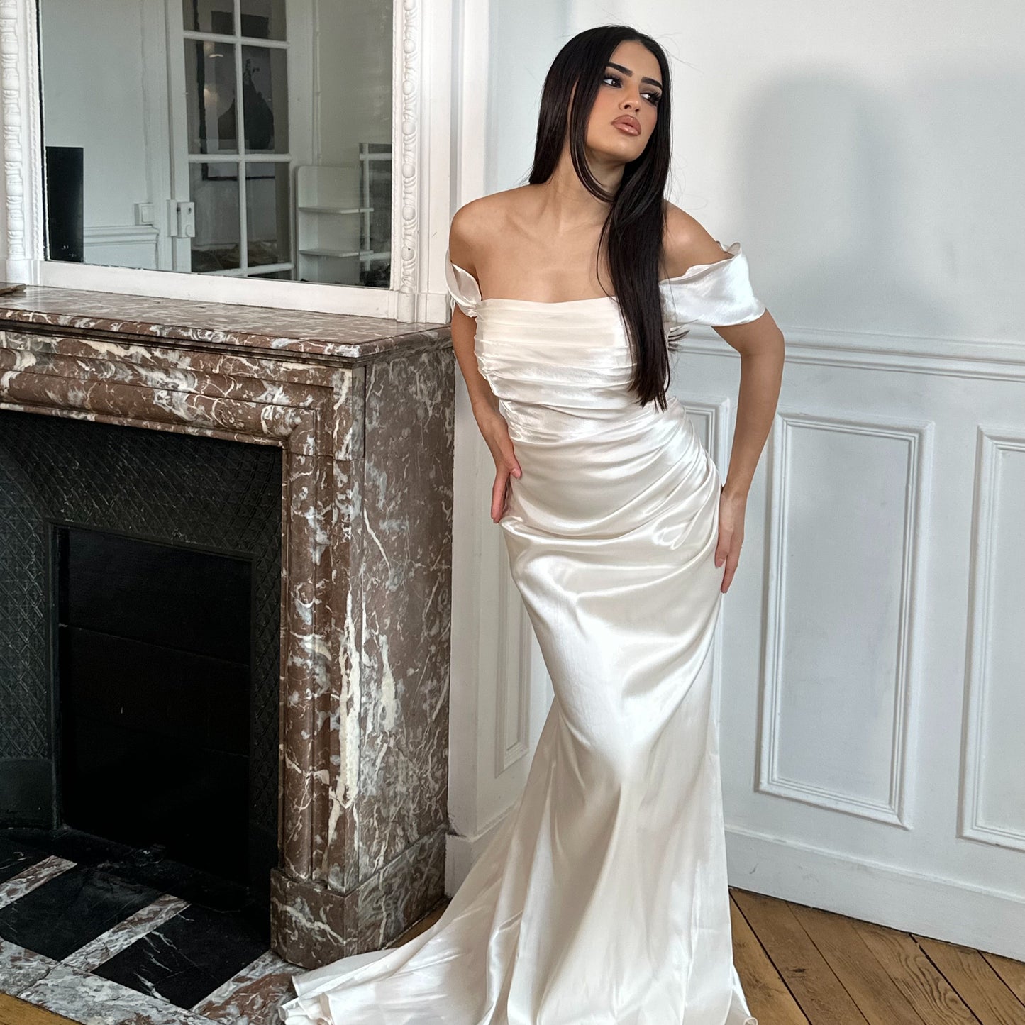 Robe de Soirée en Satin avec Traîne Élégante
