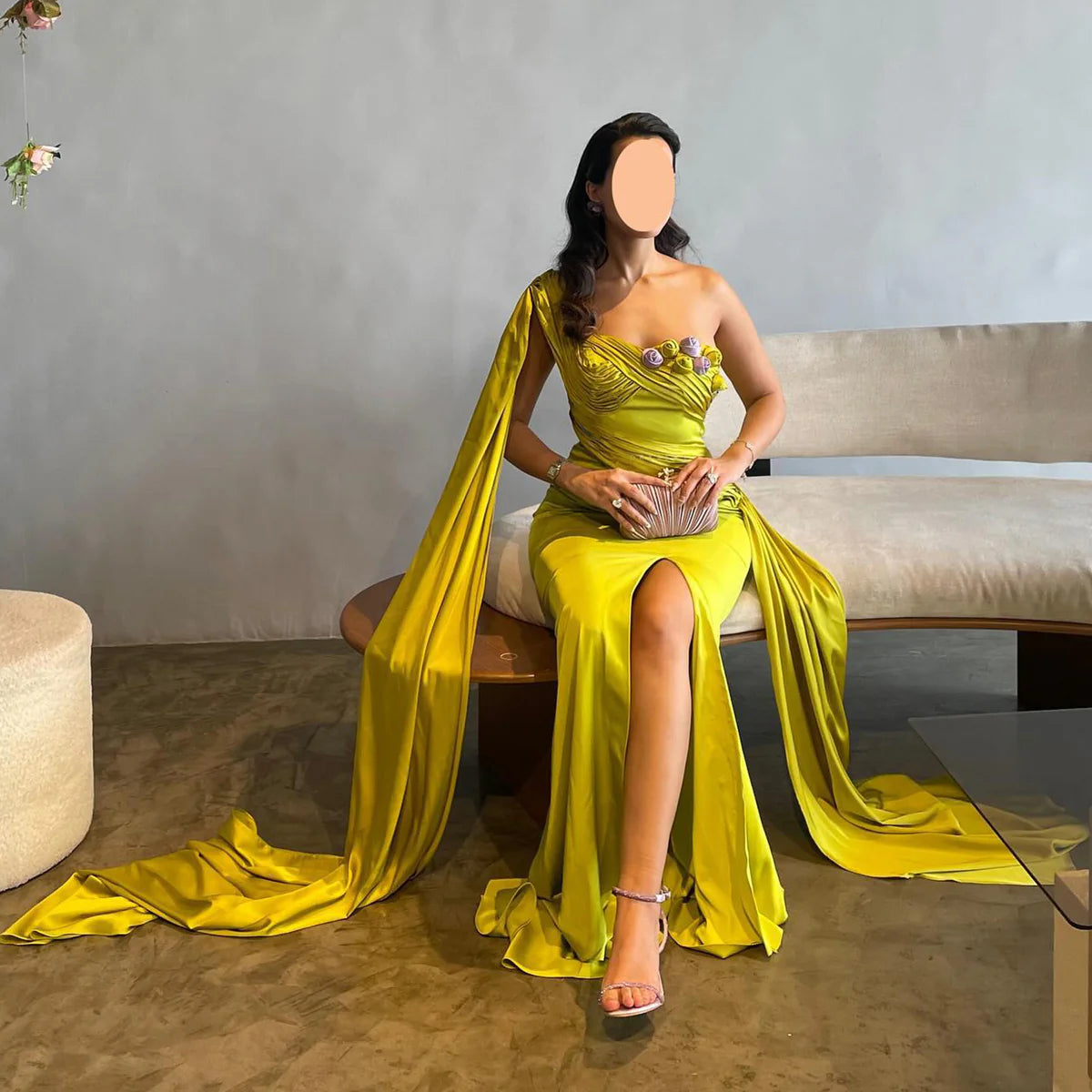 Robe jaune asymétrique