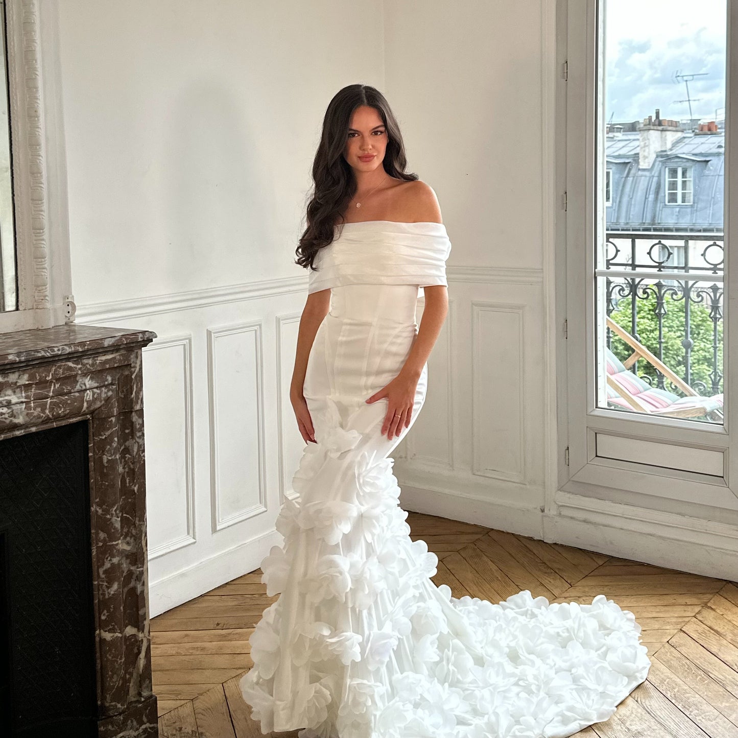 Robe blanche traine Floral corset structuré
