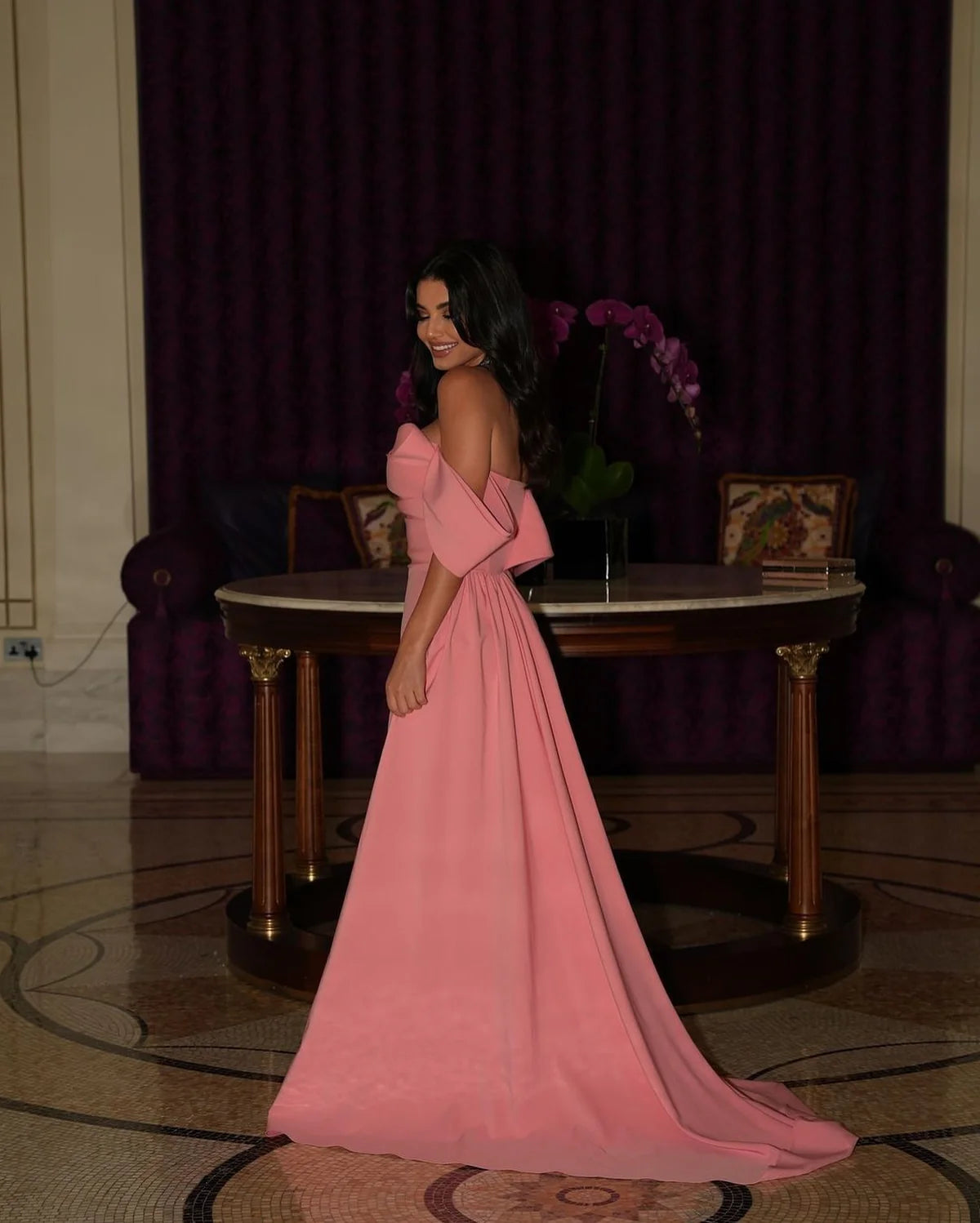 Robe rose manches tombantes