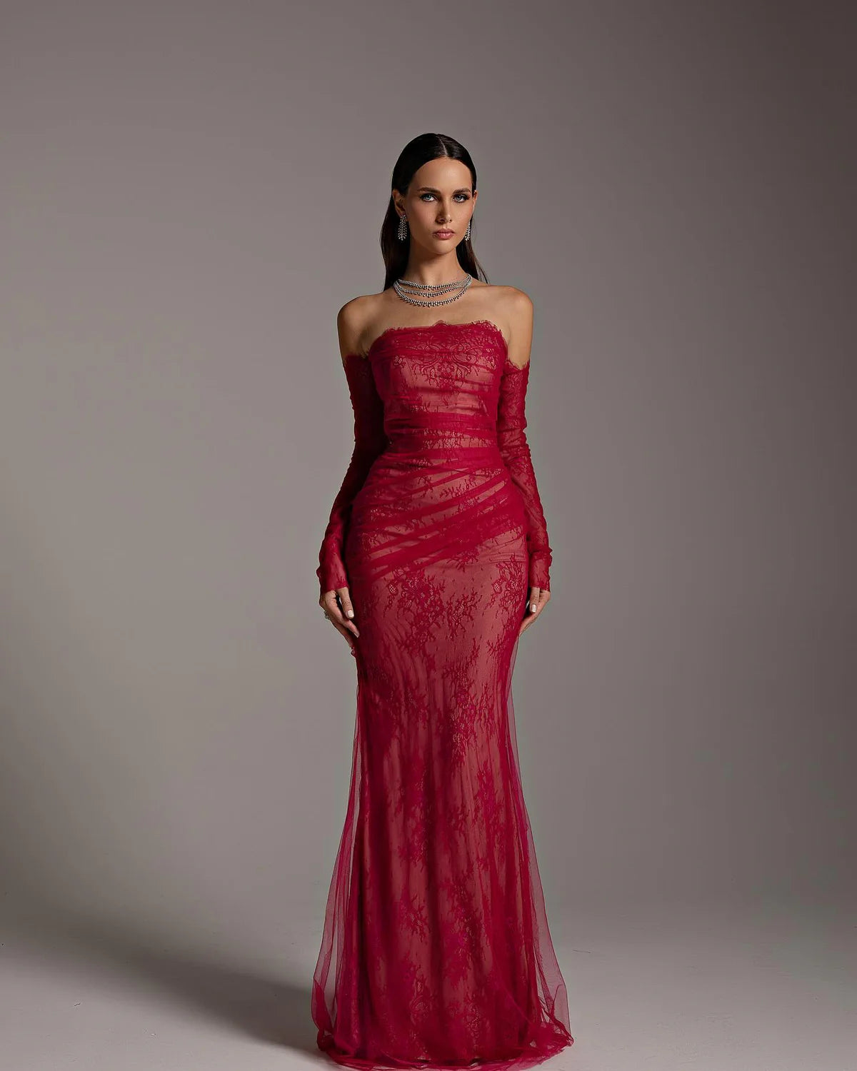 Robe, drapée dentelle rouge