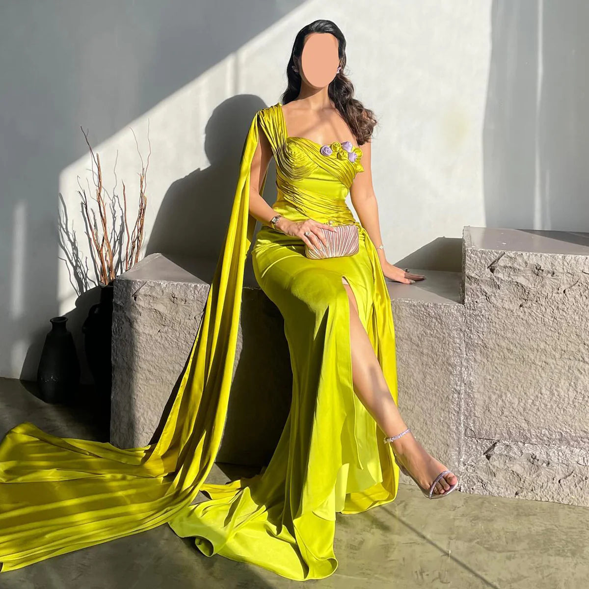 Robe jaune asymétrique