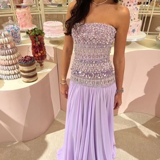 Robe brodée lilas
