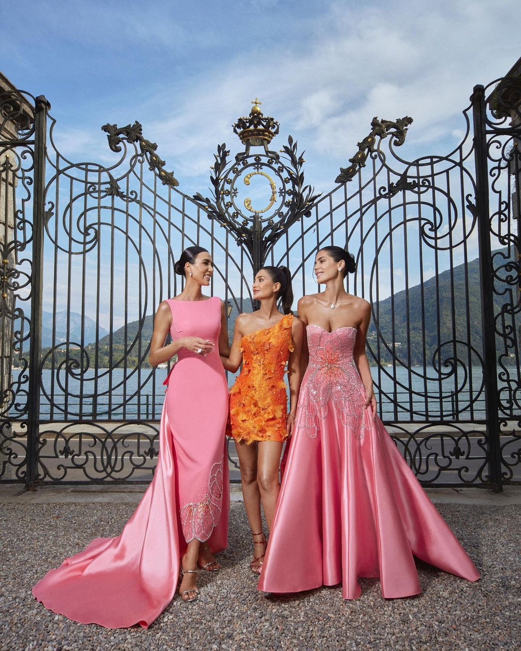 Robe de Soirée Rose avec Détail Brodé et Traîne
