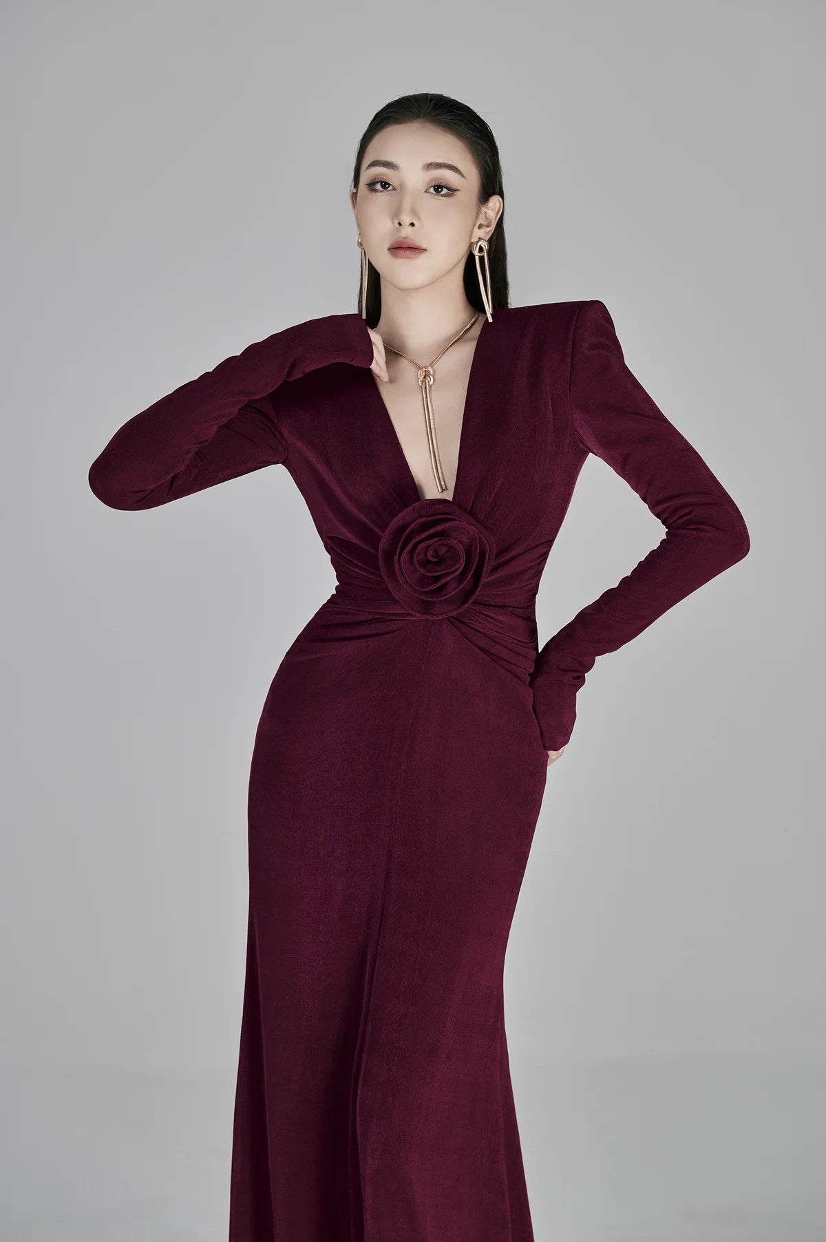 Robe bordeaux col V