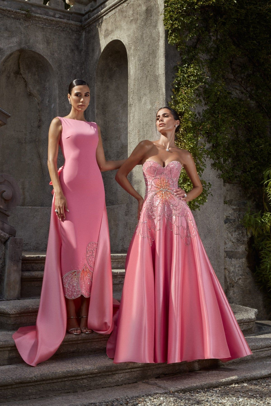 Robe de Soirée Rose avec Détail Brodé et Traîne