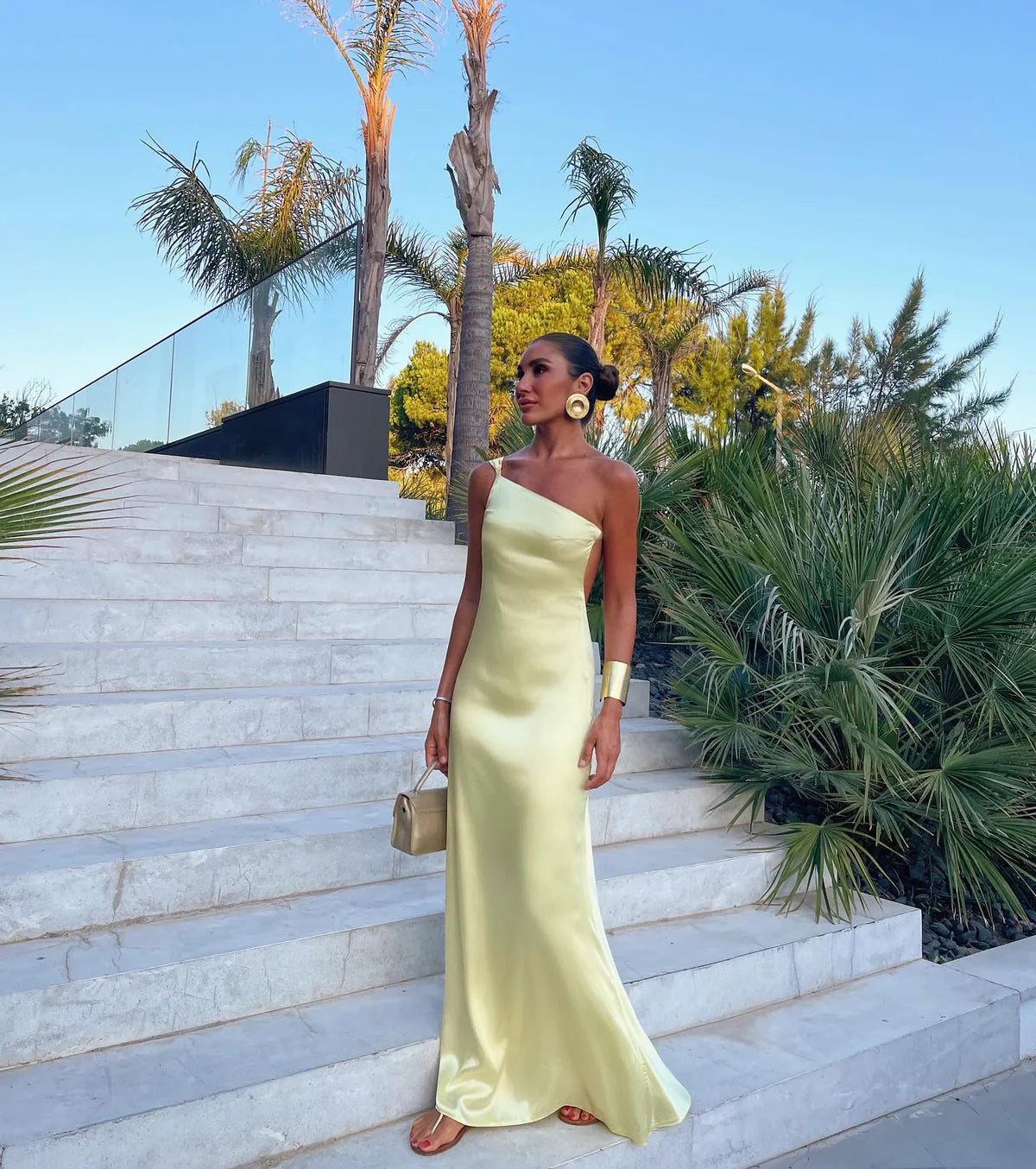 Robe satin asymétrique