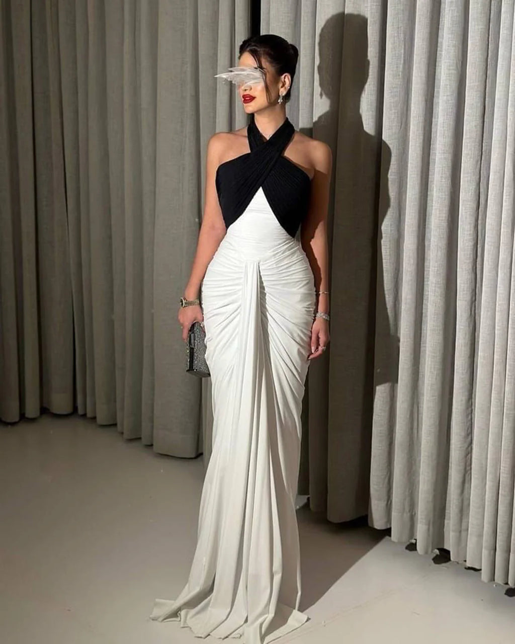 Robe drapée noir et blanc