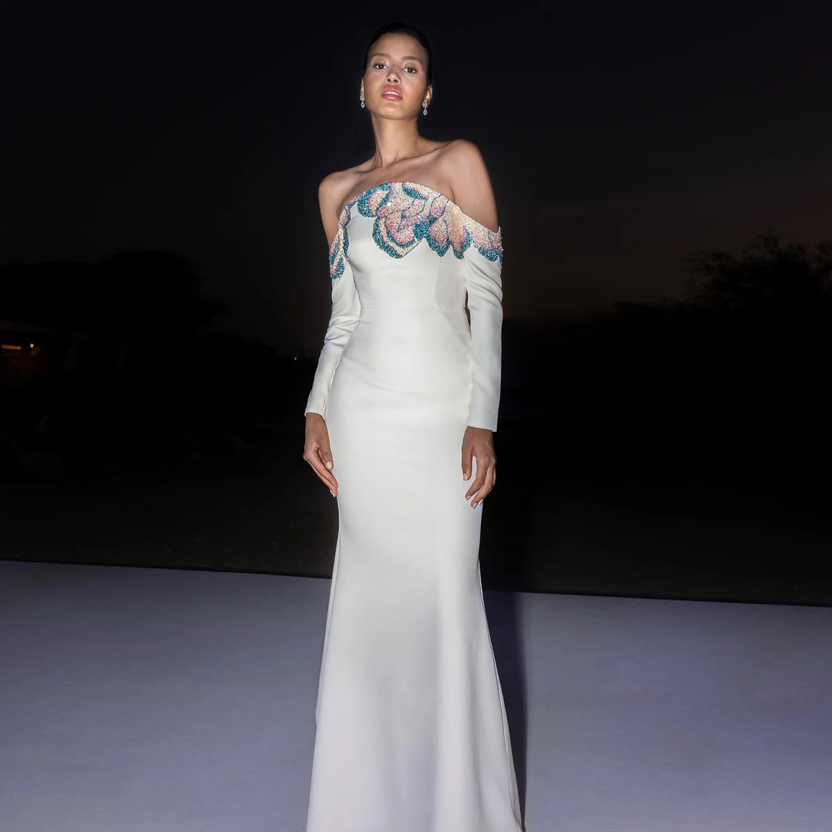 Robe blanche brodée
