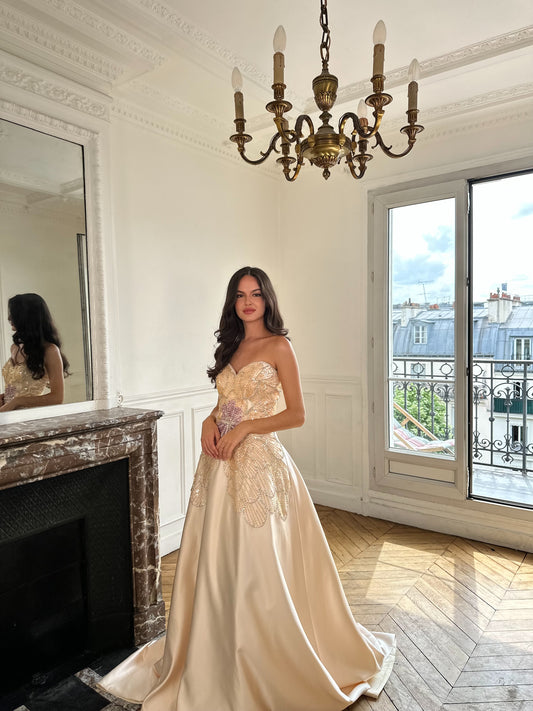 Robe Élégante avec Broderies Florales