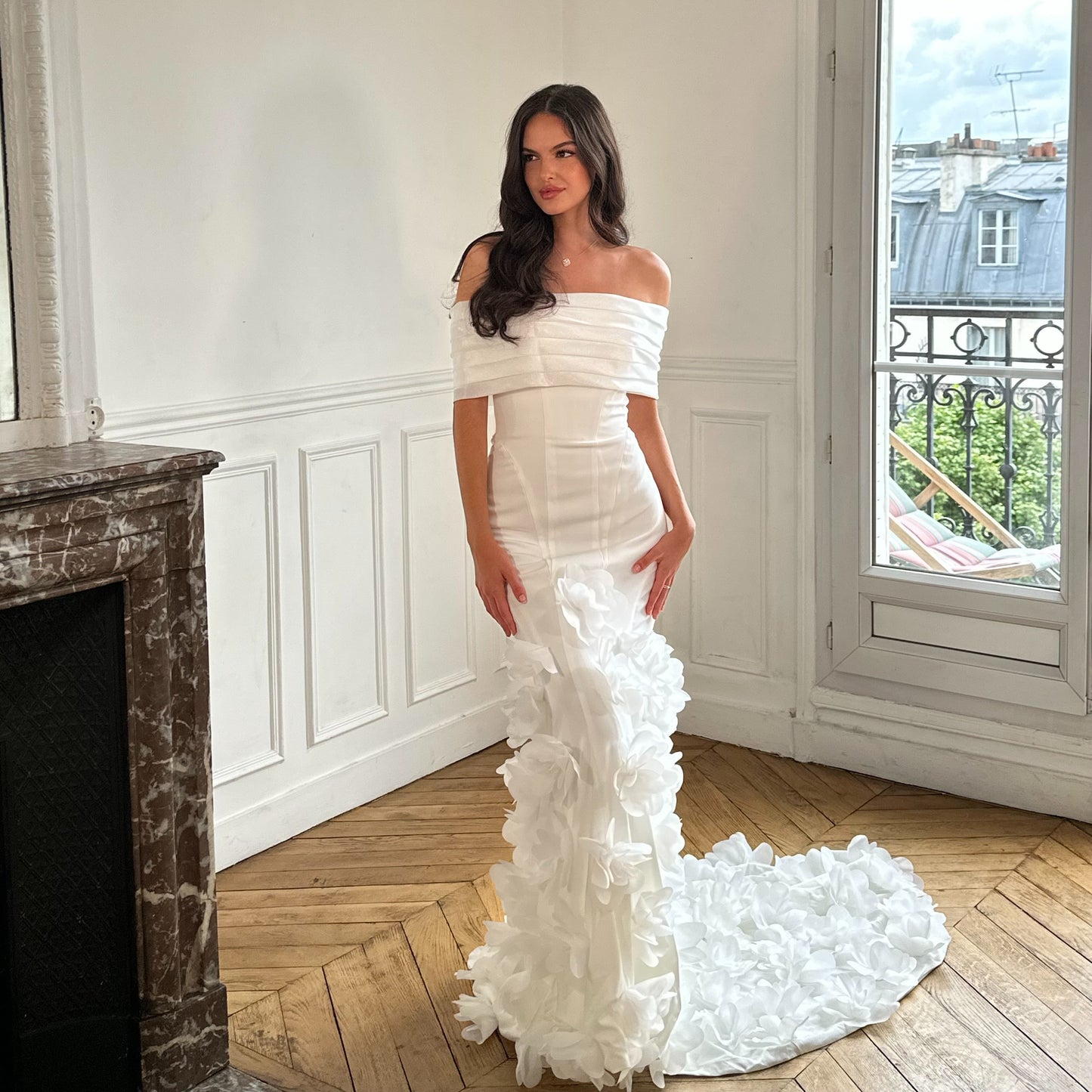 Robe blanche traine Floral corset structuré