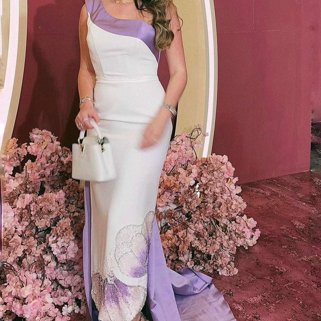 Robe Élégante en Satin et Perles
