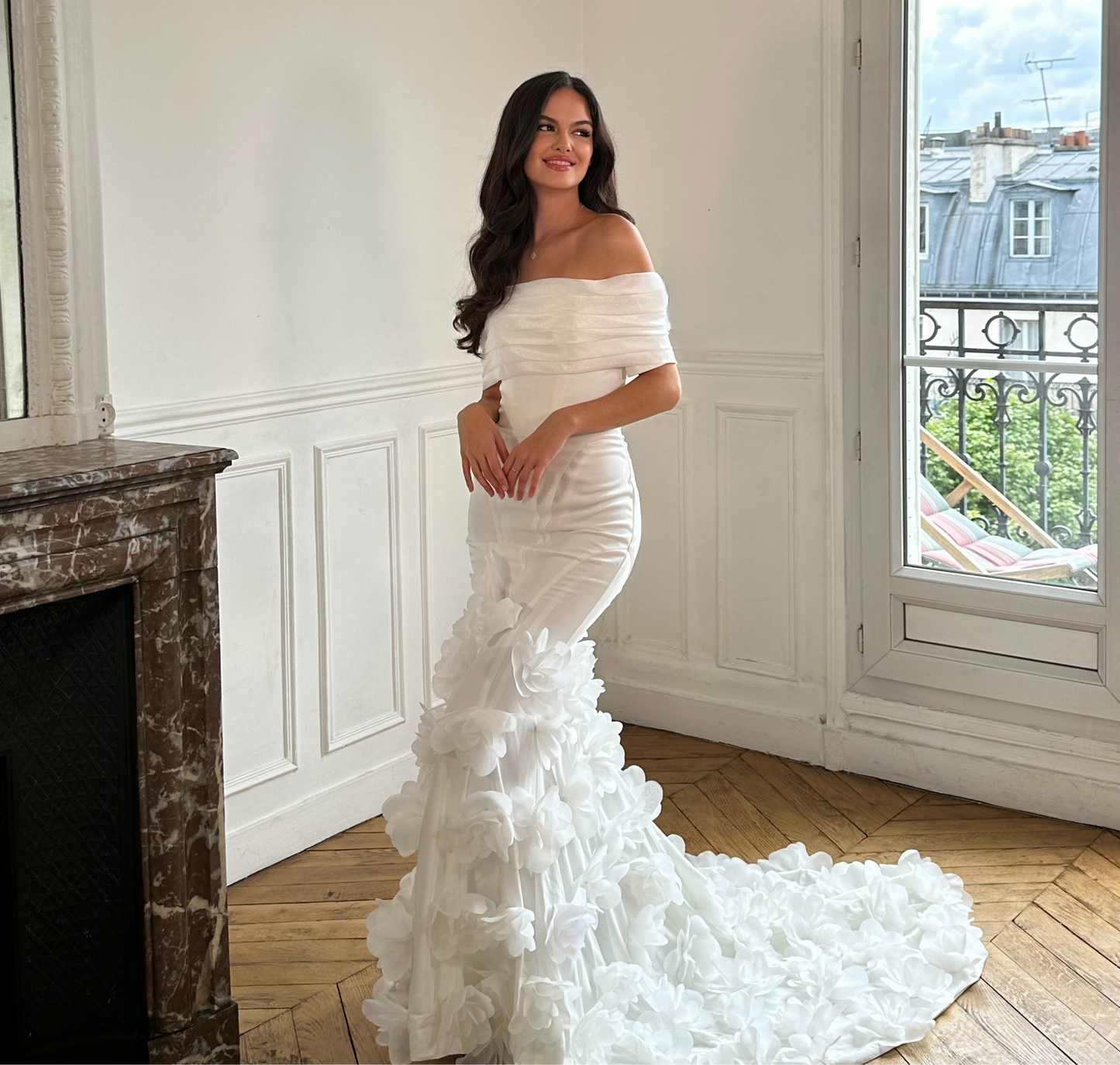 Robe blanche traine Floral corset structuré
