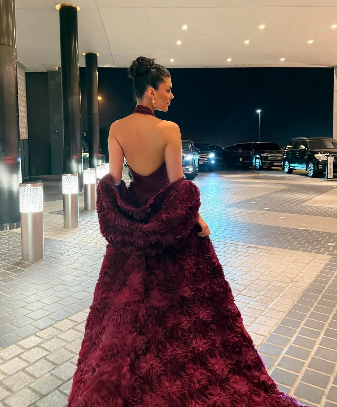 Robe bordeaux détail floral
