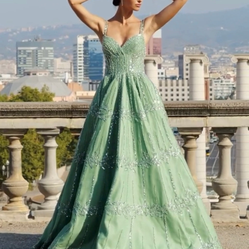 Robe verte brodée