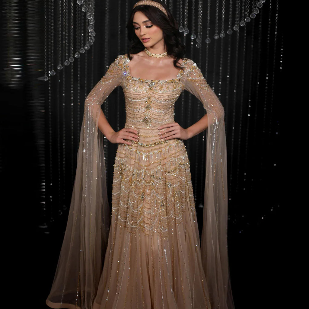 Robes scintillantes avec manches longues et broderies