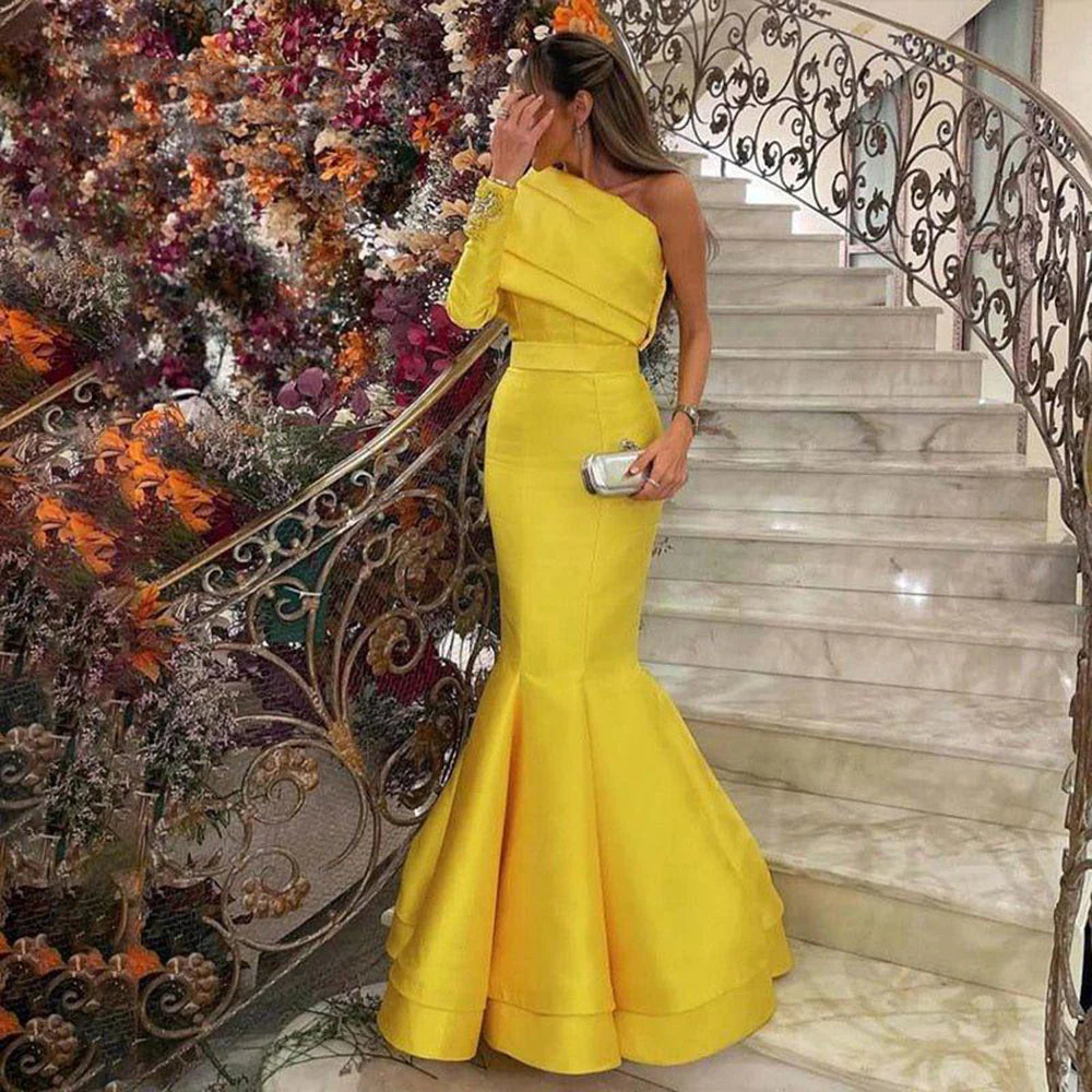 Robe jaune asymétrique en satin