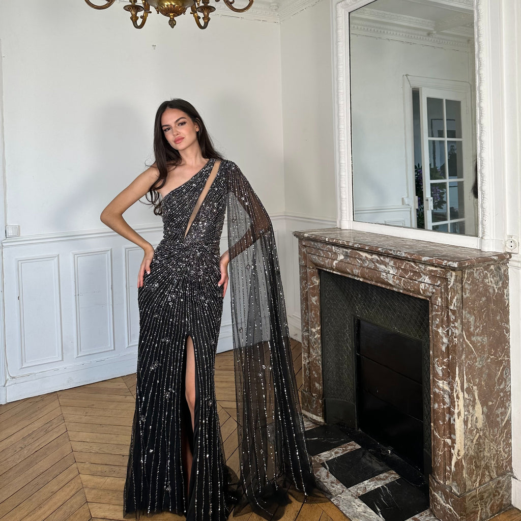 Robe Noire à Paillettes avec Traîne Élégante