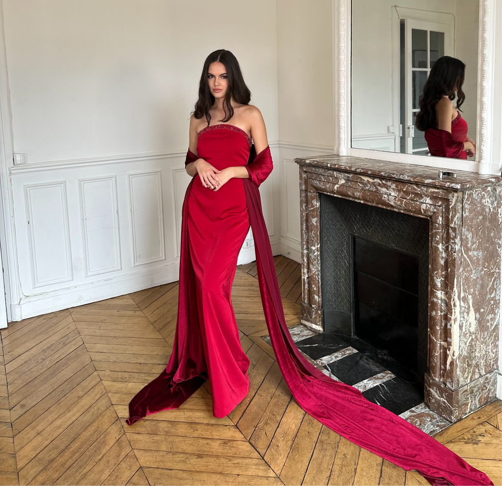 Robe de soirée en satin épais rouge vin