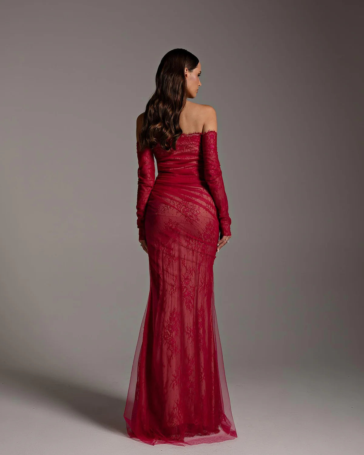 Robe, drapée dentelle rouge