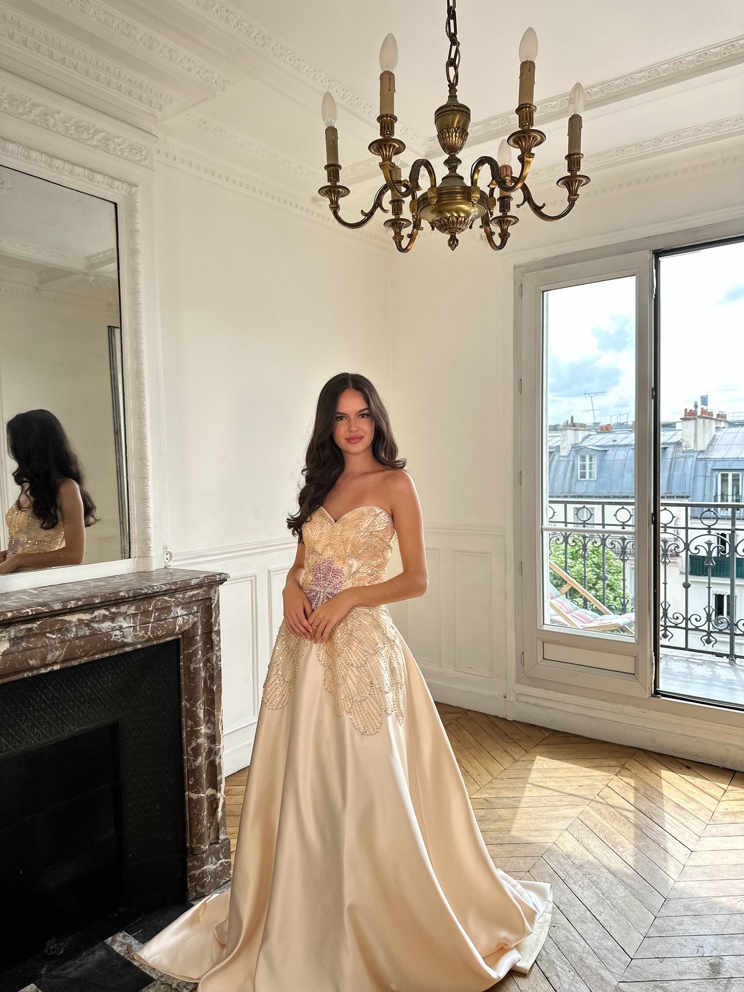 Robe Élégante avec Broderies Florales