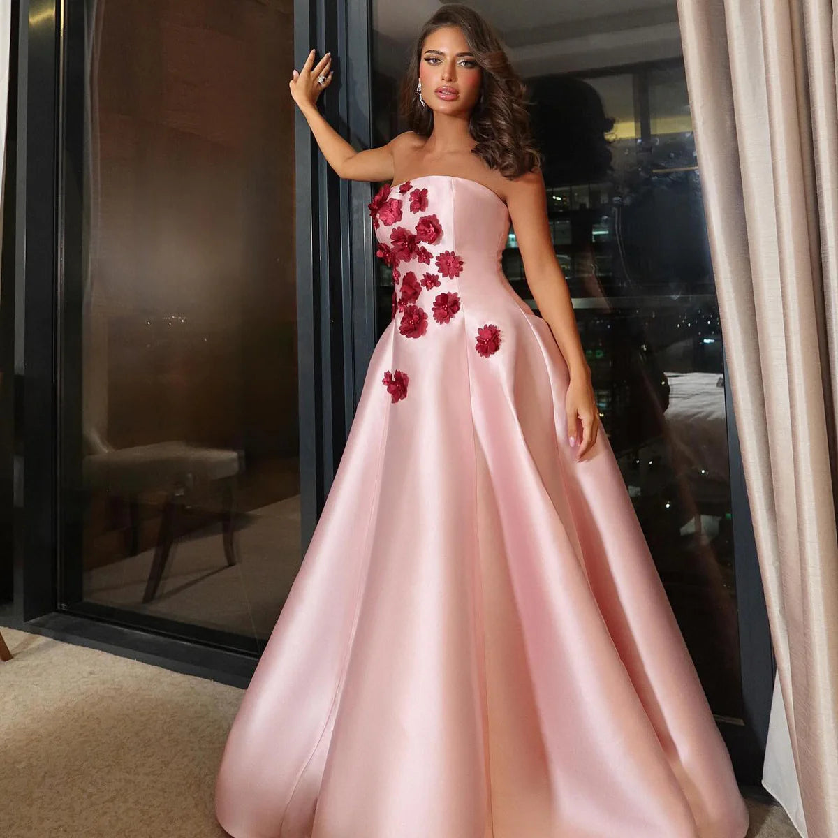 Robe bustier rose détails fleuris
