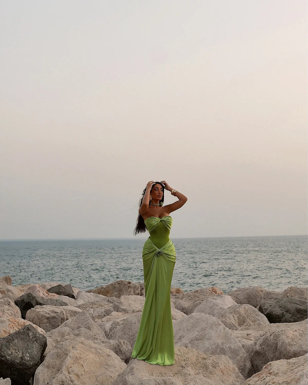 Robe verte à plis