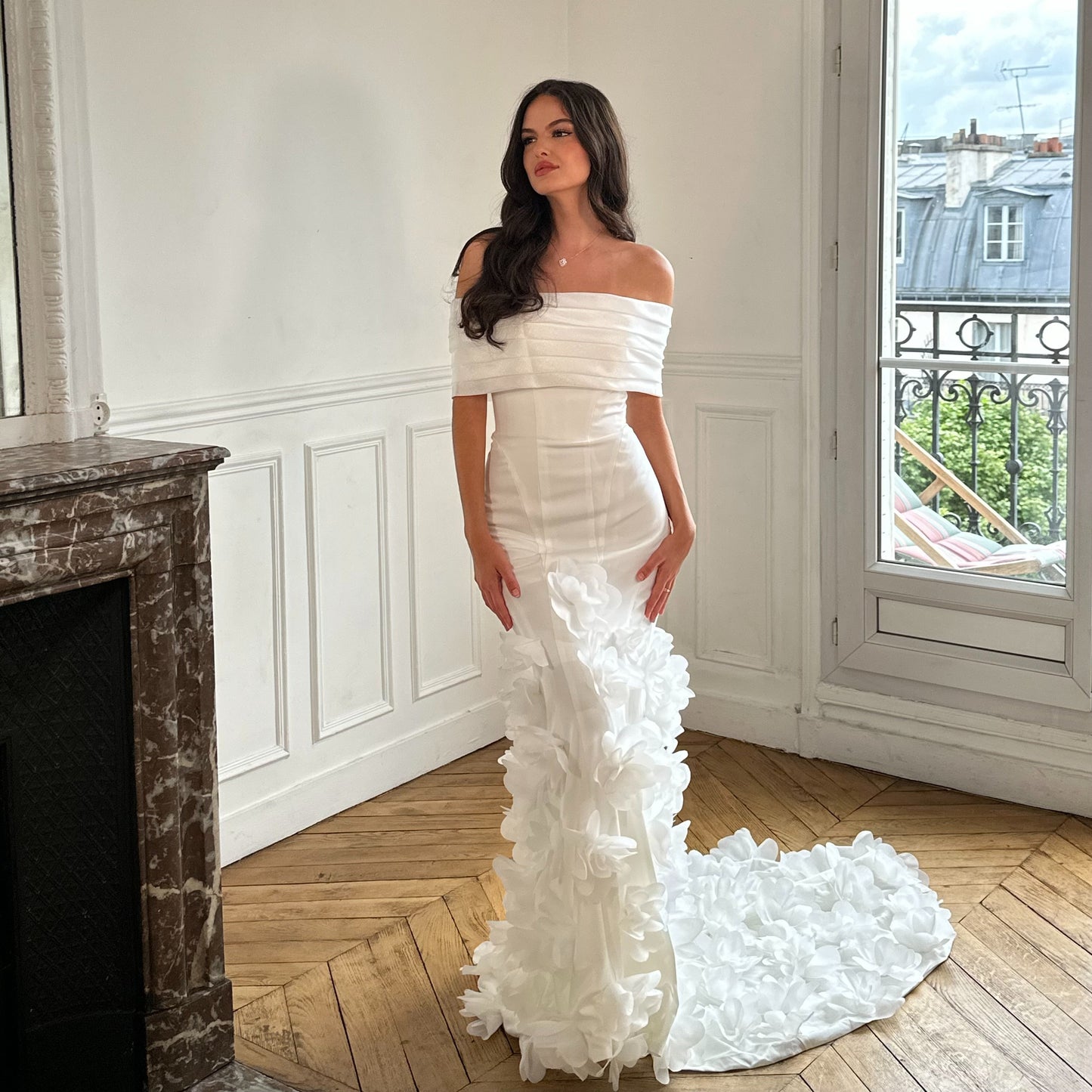Robe blanche traine Floral corset structuré